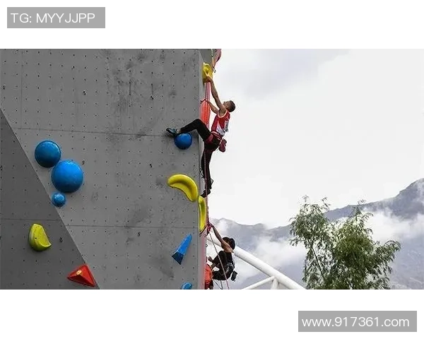 极限运动嘉年华点评：北京攀岩队的灵活性表现